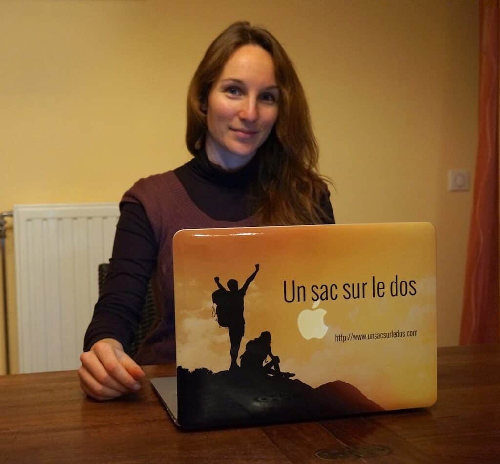 Le Macbook Air aux couleurs du site