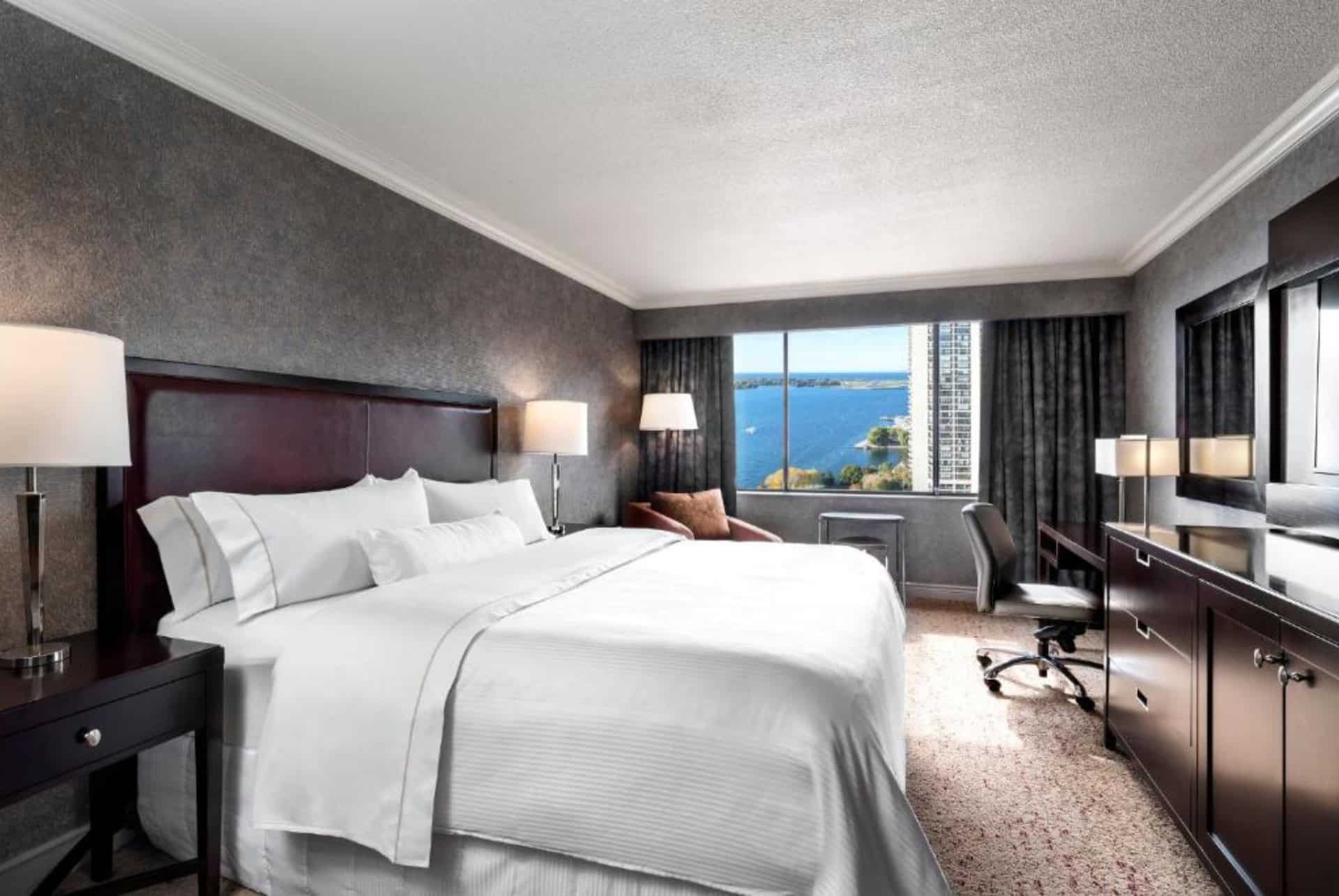 westin harbour castle chambre avec vue sur le lac ontario