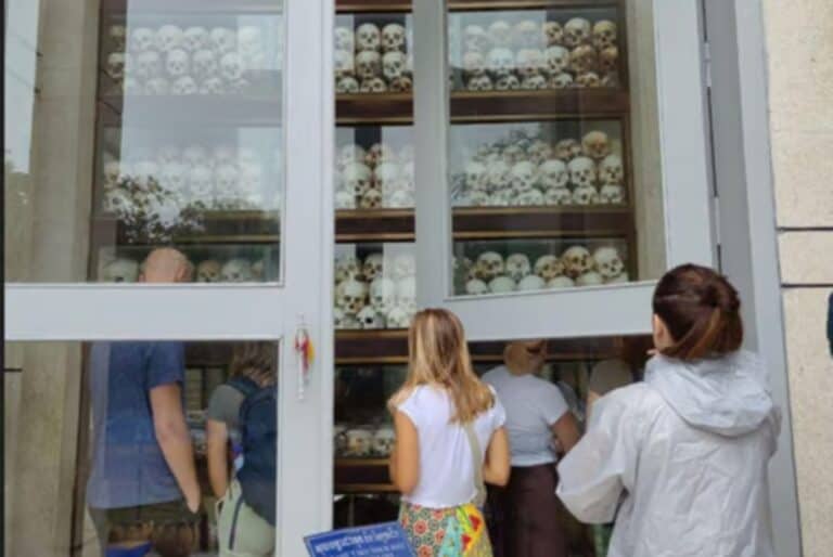 Les champs de la mort et le musée du génocide de Tuol Sleng