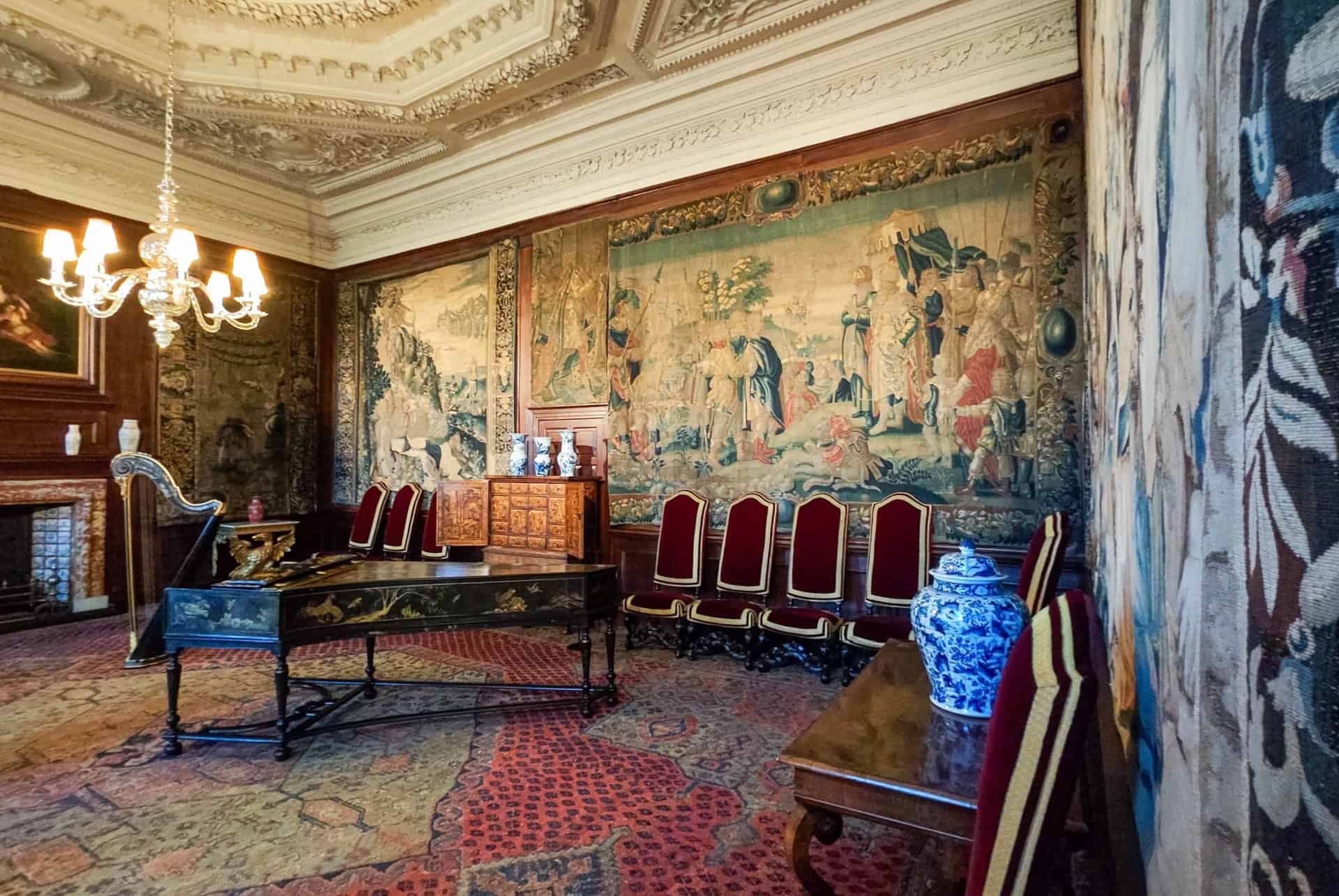 palais de holyroodhouse edimbourg en juillet