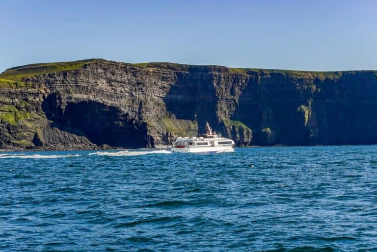 Croisière d’une journée à Inis Mór et aux Falaises de Moher