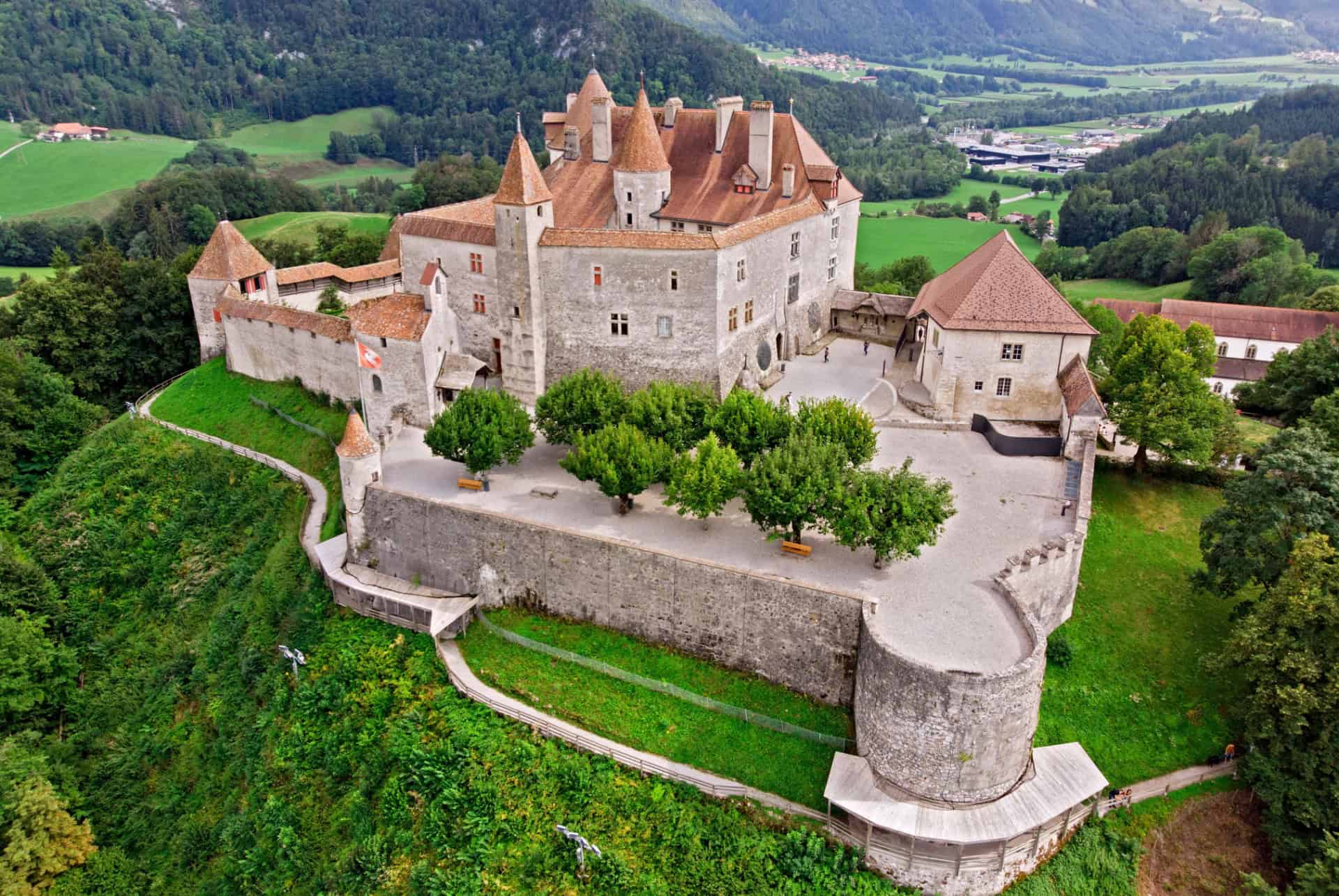 plus beaux chateaux de suisse chateau de gruyeres