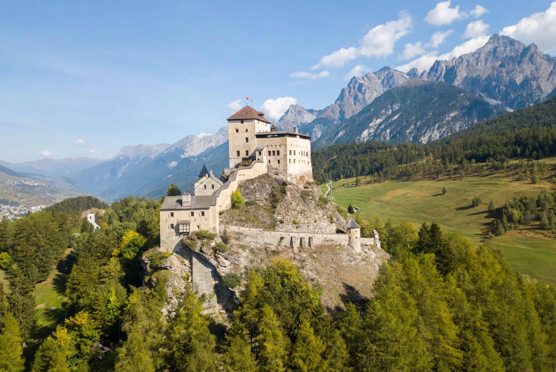 plus beaux chateaux de suisse chateau de tarasp