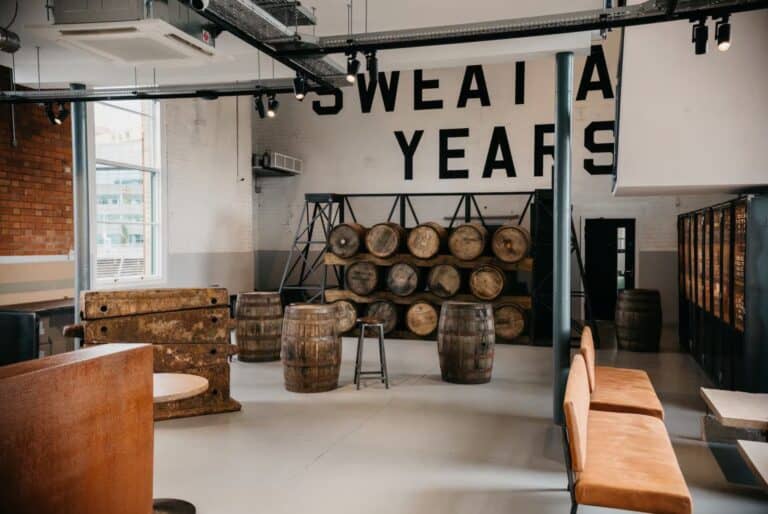 Visite guidée de la distillerie du Titanic Quarter + dégustation